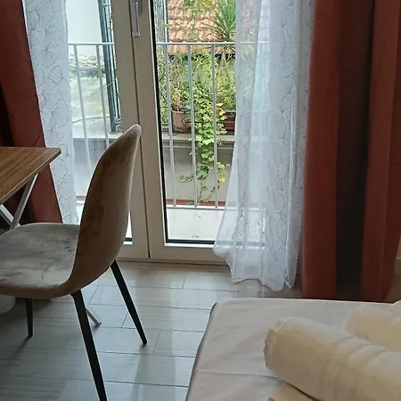 Le Stanze In Centro Неаполь