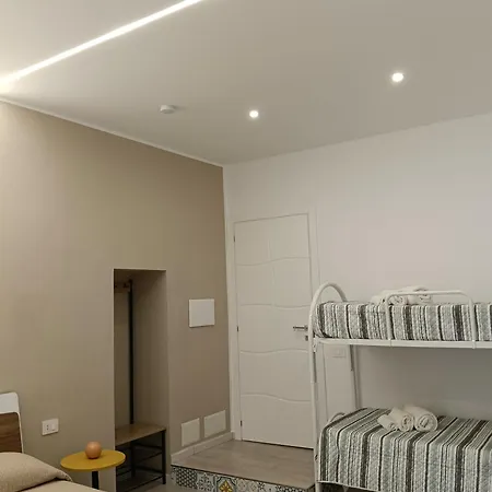 בית הארחה Le Stanze In Centro נאפולי